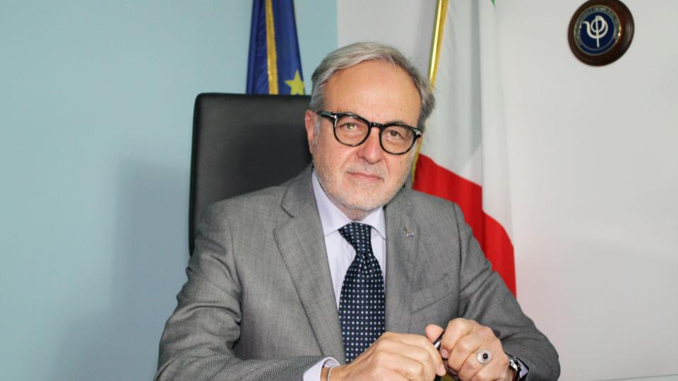 David Lazzari - Responsabile Servizio Psicologia – Az. Osp. S. Maria – Terni. Presidente Consiglio Nazionale Ordine Psicologi. Docente a c. Università di Torino, L’Aquila, Cattolica “S. Cuore”. Past President Società Italiana PsicoNeuroEndocrinoImmunologia